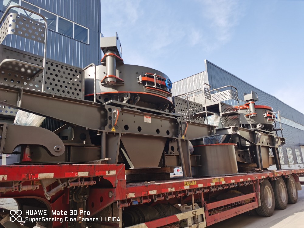 安舜機械發往新疆的沖擊式制砂機現場